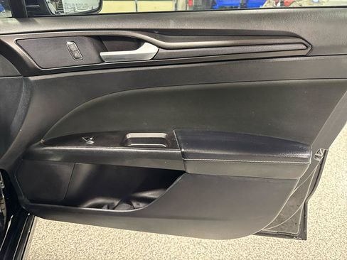 Used 2018 Ford Fusion SE w/ Equipment Group 201A FWD image 14