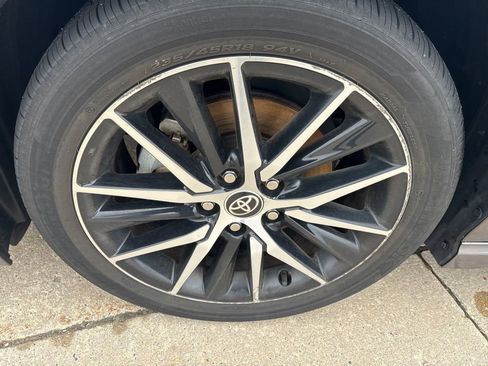 Used 2023 Toyota Camry SE image 11