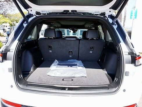 New 2026 Jeep Grand Cherokee Limited w/ Luxury Tech Group II image 16