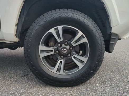 Used 2018 Toyota Tacoma TRD Sport RWD image 11