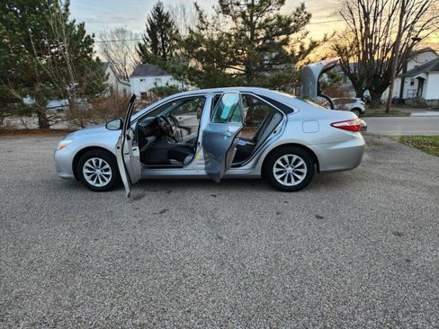 Used 2015 Toyota Camry LE image 17