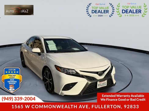 Used 2020 Toyota Camry SE w/ Convenience Package FWD image 2