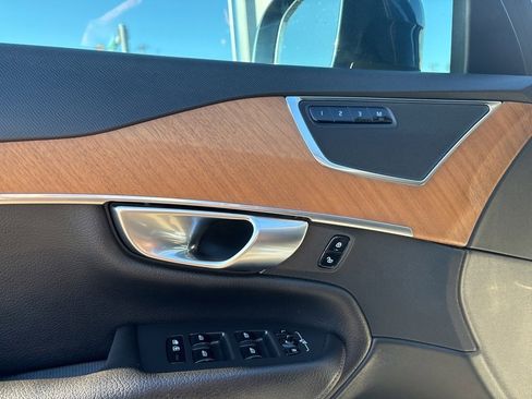 Certified 2022 Volvo XC90 T8 Inscription Expression w/ Climate Package image 16