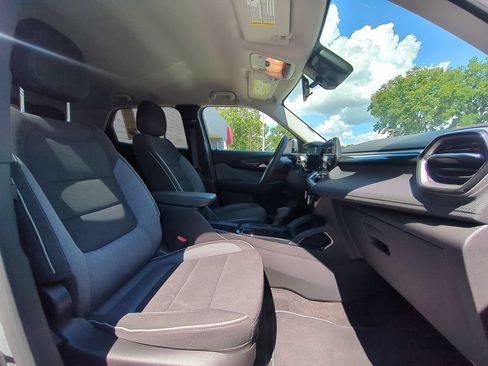 Used 2025 Chevrolet TrailBlazer LT AWD/4WD image 29