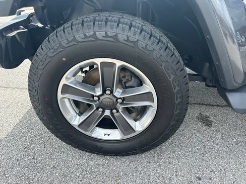 Used 2021 Jeep Wrangler Unlimited Sahara AWD/4WD image 5