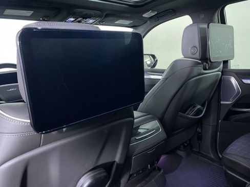 Certified 2026 Cadillac Escalade V w/ LPO, ONYX Package AWD/4WD image 19