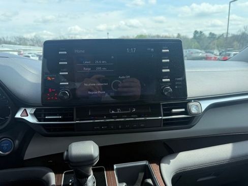 Used 2023 Toyota Sienna LE image 13