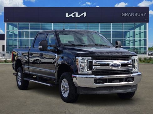 Used 2018 Ford F250 XLT w/ FX4 Off-Road Package image 3