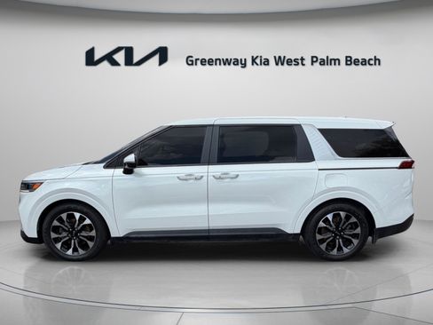 Used 2023 Kia Carnival EX FWD image 4