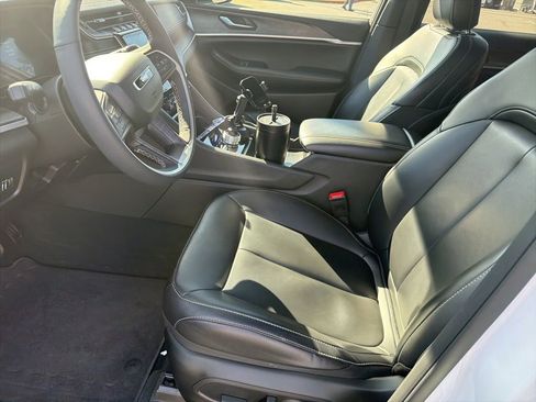 Used 2025 Jeep Grand Cherokee Limited image 5