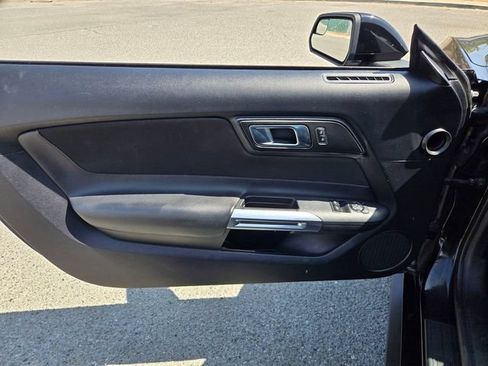 Used 2018 Ford Mustang Coupe RWD image 9