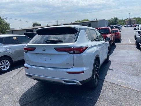 Used 2024 Mitsubishi Outlander SE FWD image 3