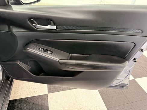 Used 2025 Nissan Altima 2.5 SV image 21