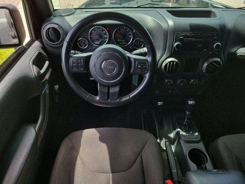 Used 2018 Jeep Wrangler Sport w/ Connectivity Group AWD/4WD image 19