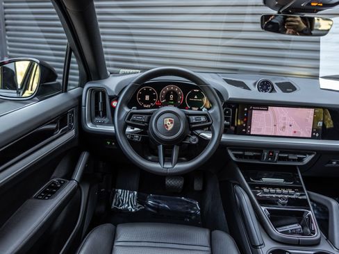 Certified 2024 Porsche Cayenne Coupe AWD/4WD image 13