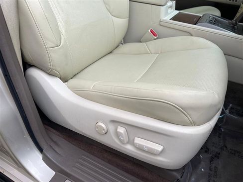 Used 2011 Lexus GX 460 image 57