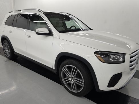 Used 2025 Mercedes-Benz GLS 450 4MATIC image 5