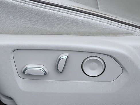 Used 2022 GMC Yukon Denali w/ Denali Premium Package image 19