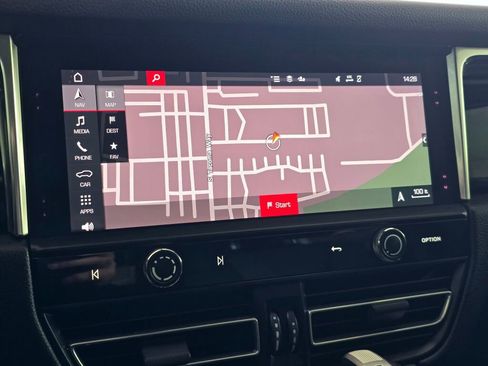 Used 2023 Porsche Macan image 30