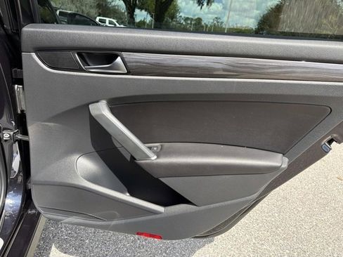 Used 2020 Volkswagen Passat 2.0T R-Line image 19