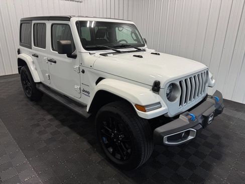 Used 2022 Jeep Wrangler Unlimited Sahara w/ Cold Weather Group image 3