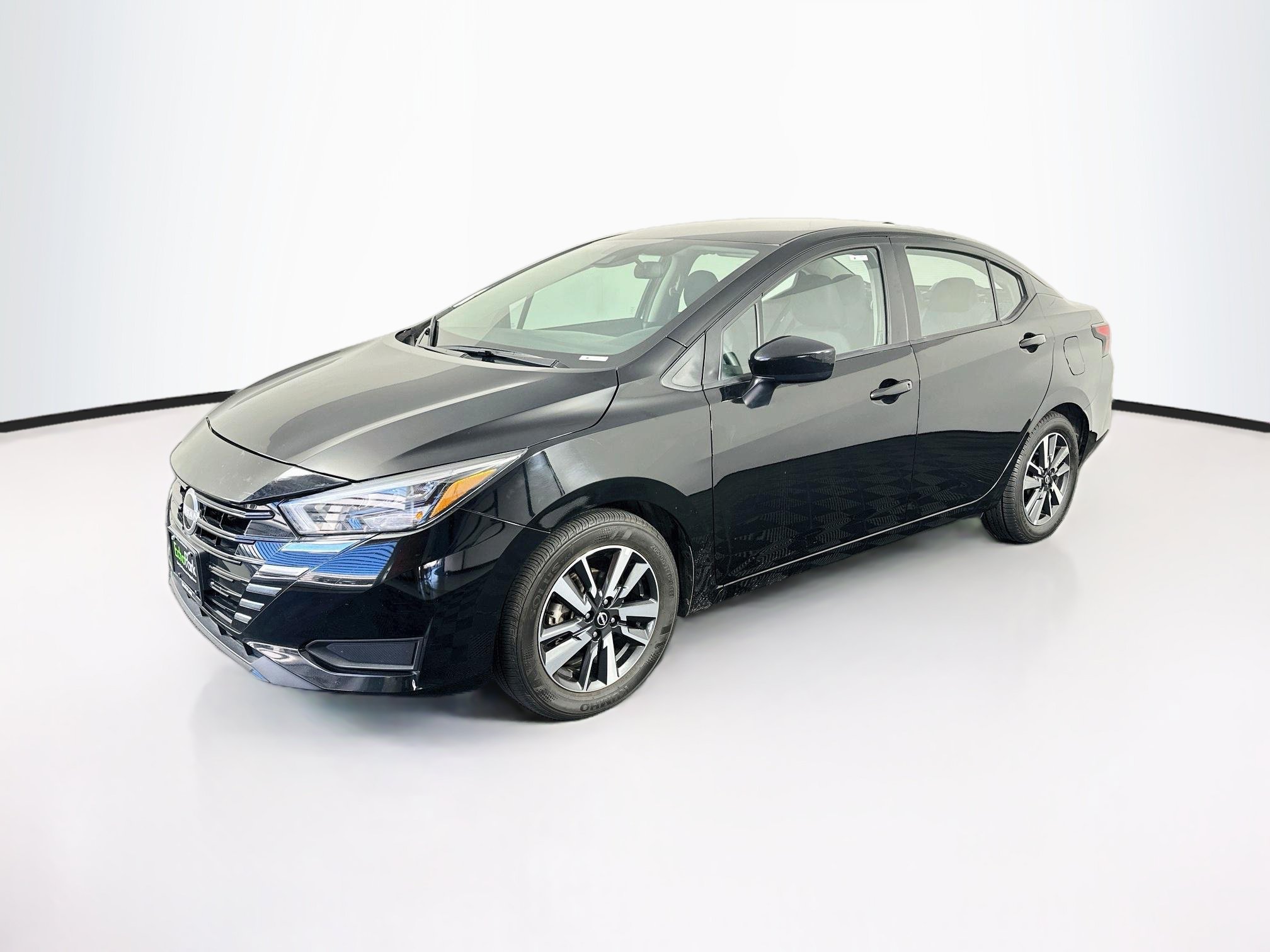 Used 2025 Nissan Versa SV FWD image 3