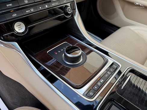 Used 2018 Jaguar XF Prestige image 20