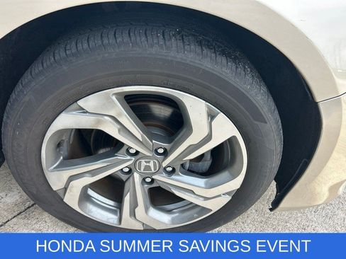 Used 2018 Honda Accord EX image 4