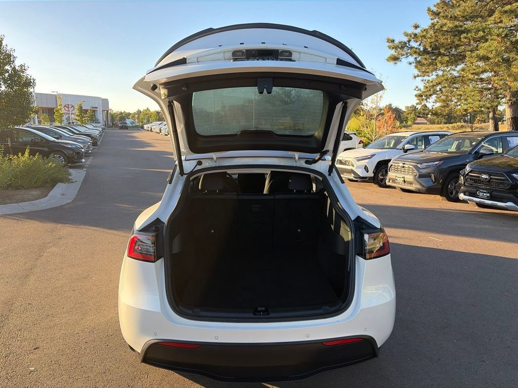 Used 2022 Tesla Model Y Long Range AWD/4WD image 17