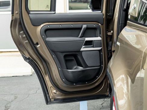 Used 2020 Land Rover Defender 110 HSE image 21