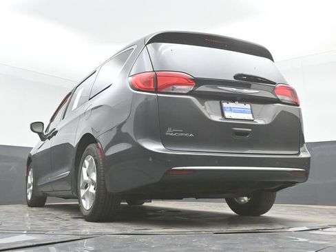 Used 2017 Chrysler Pacifica Touring-L Plus w/ Tire & Wheel Group FWD image 48
