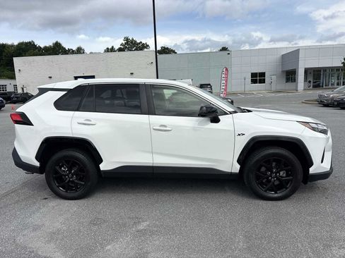 Used 2023 Toyota RAV4 LE AWD/4WD image 5