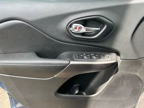 Used 2020 Jeep Cherokee Latitude Plus w/ Cold Weather Group AWD/4WD image 21