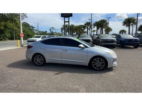 Used 2019 Hyundai Elantra Limited w/ Cargo Package image 9