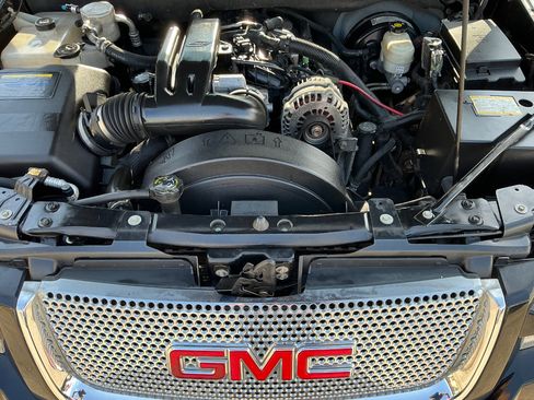 Used 2007 GMC Envoy Denali image 21
