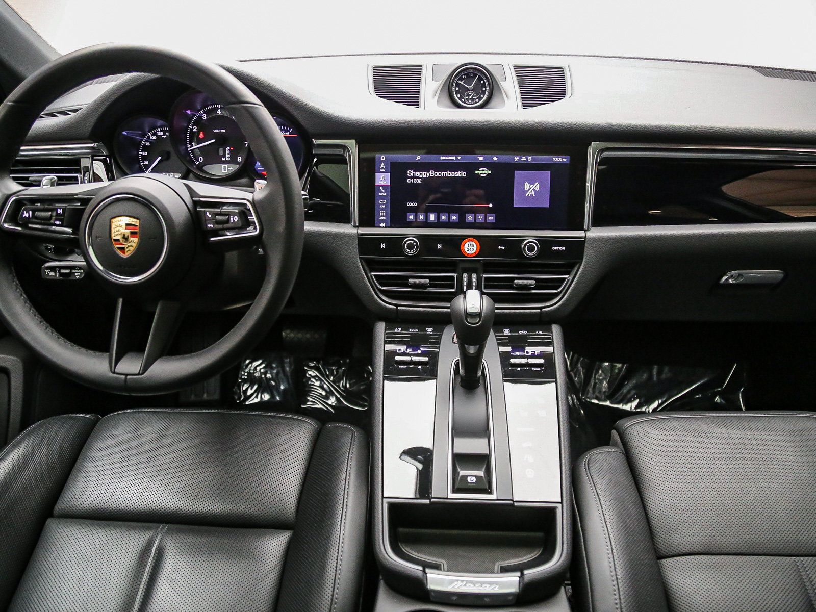 Certified 2025 Porsche Macan AWD/4WD image 16