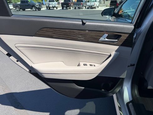Used 2015 Hyundai Sonata Limited w/ Option Group 06 FWD image 16