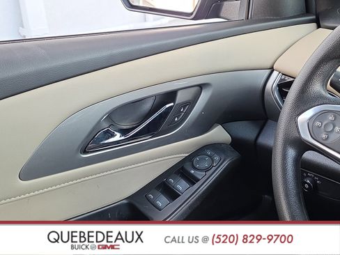 Used 2022 Chevrolet Traverse LS image 18