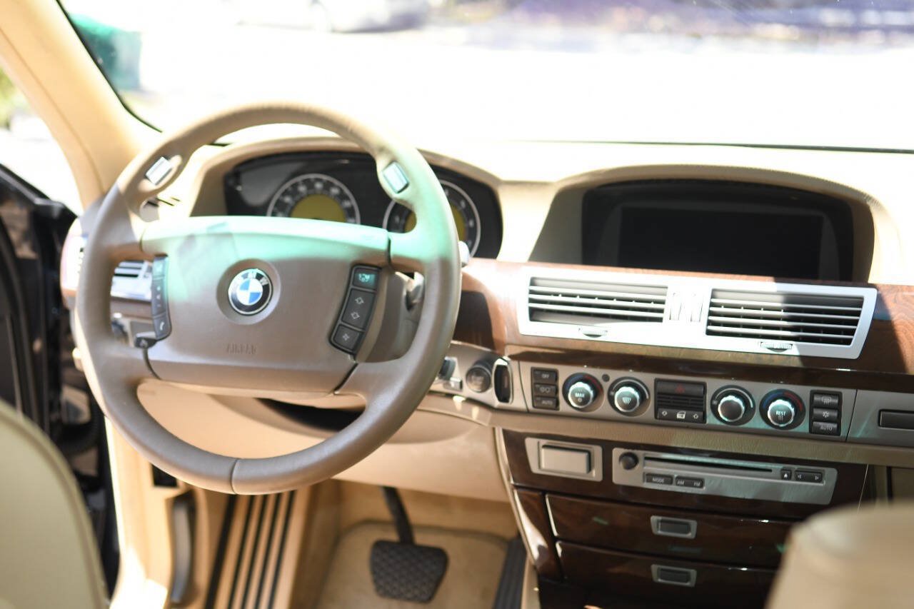 Used 2006 BMW 750Li RWD image 24