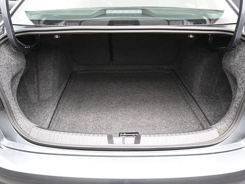 New 2026 Volkswagen Jetta SE FWD image 12