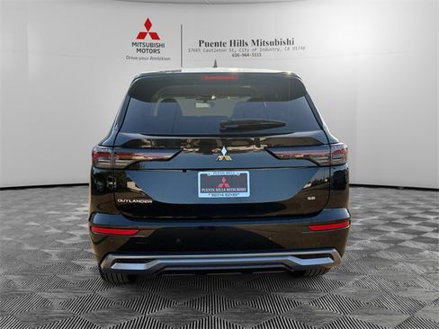 New 2026 Mitsubishi Outlander SE image 6