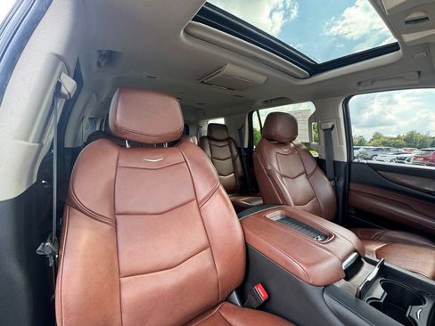 Used 2020 Cadillac Escalade Premium Luxury w/ Escalade Sport Edition AWD/4WD image 30