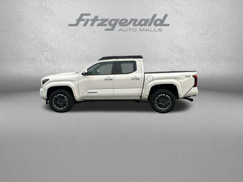 Used 2024 Toyota Tacoma TRD Sport w/ TRD Sport Upgrade Package AWD/4WD image 5