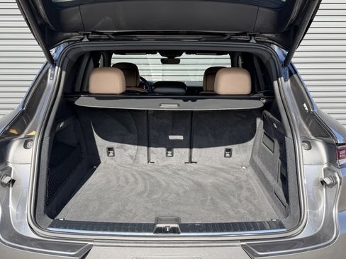 Used 2025 Porsche Cayenne image 27