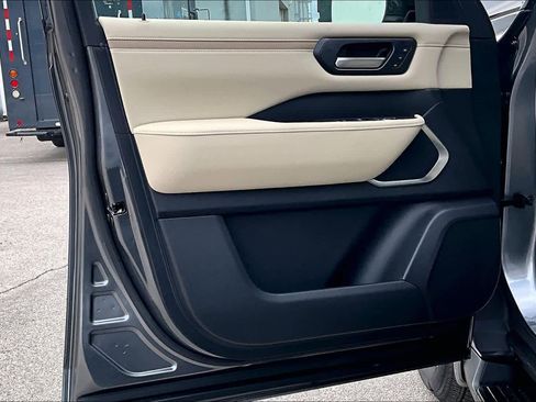 New 2026 Nissan Armada Platinum image 13