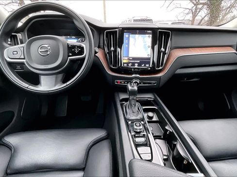 Used 2018 Volvo XC60 T6 Inscription w/ Convenience Package image 16