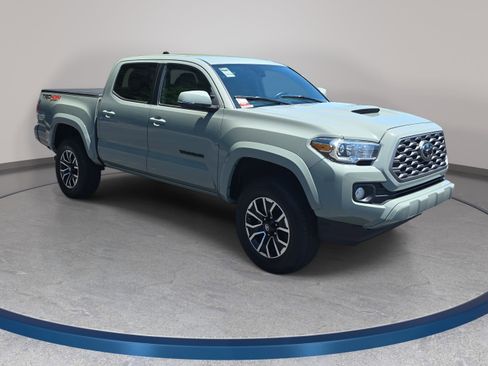 Used 2023 Toyota Tacoma TRD Sport w/ Technology Package AWD/4WD image 3