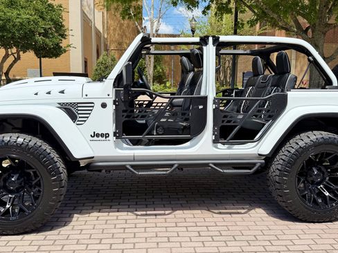 Used 2026 Jeep Wrangler Unlimited Sahara AWD/4WD image 6