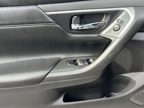 Used 2015 Nissan Altima 2.5 SV w/ Convenience Package image 12