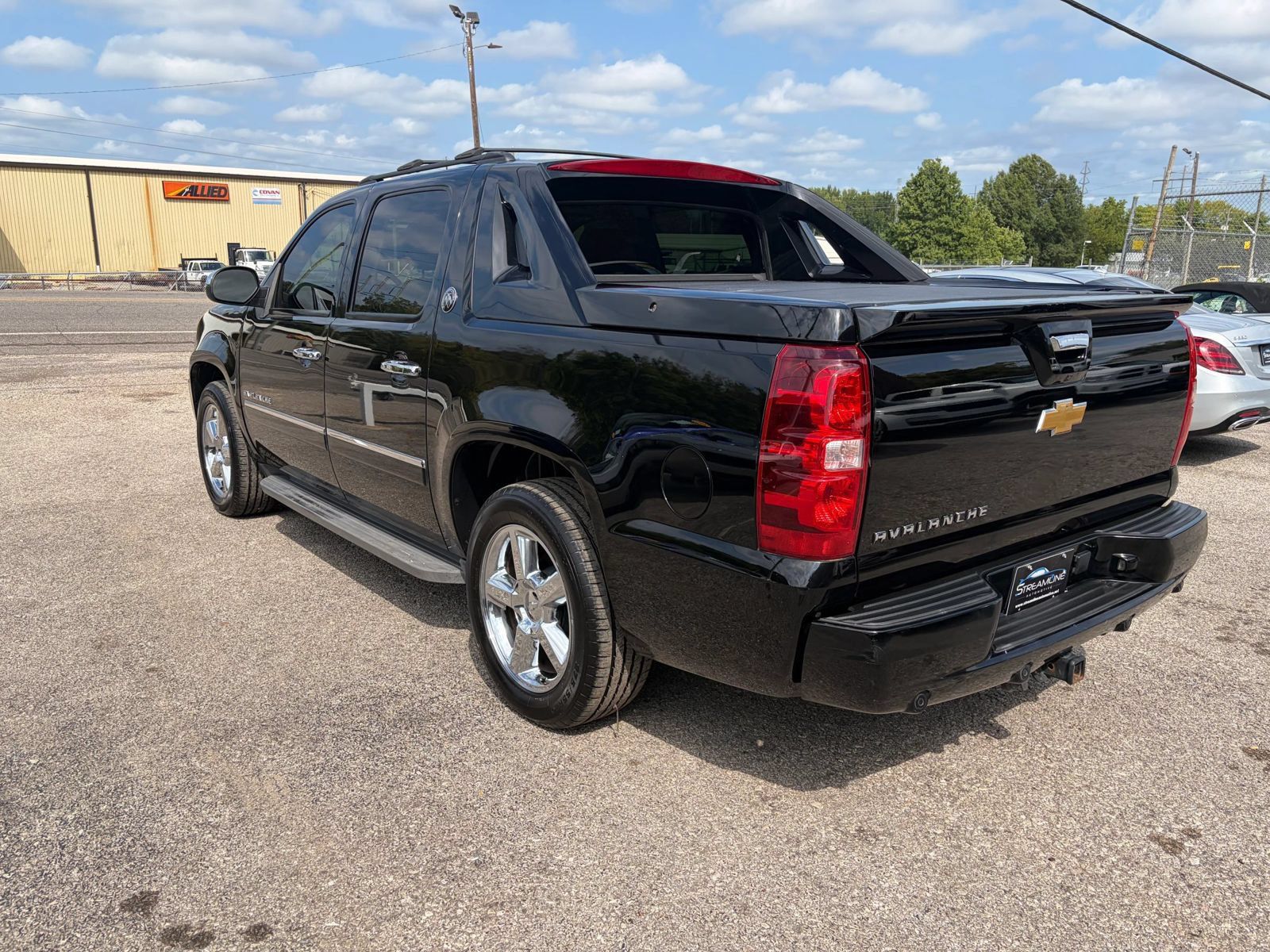 Used 2013 Chevrolet Avalanche LTZ RWD image 7